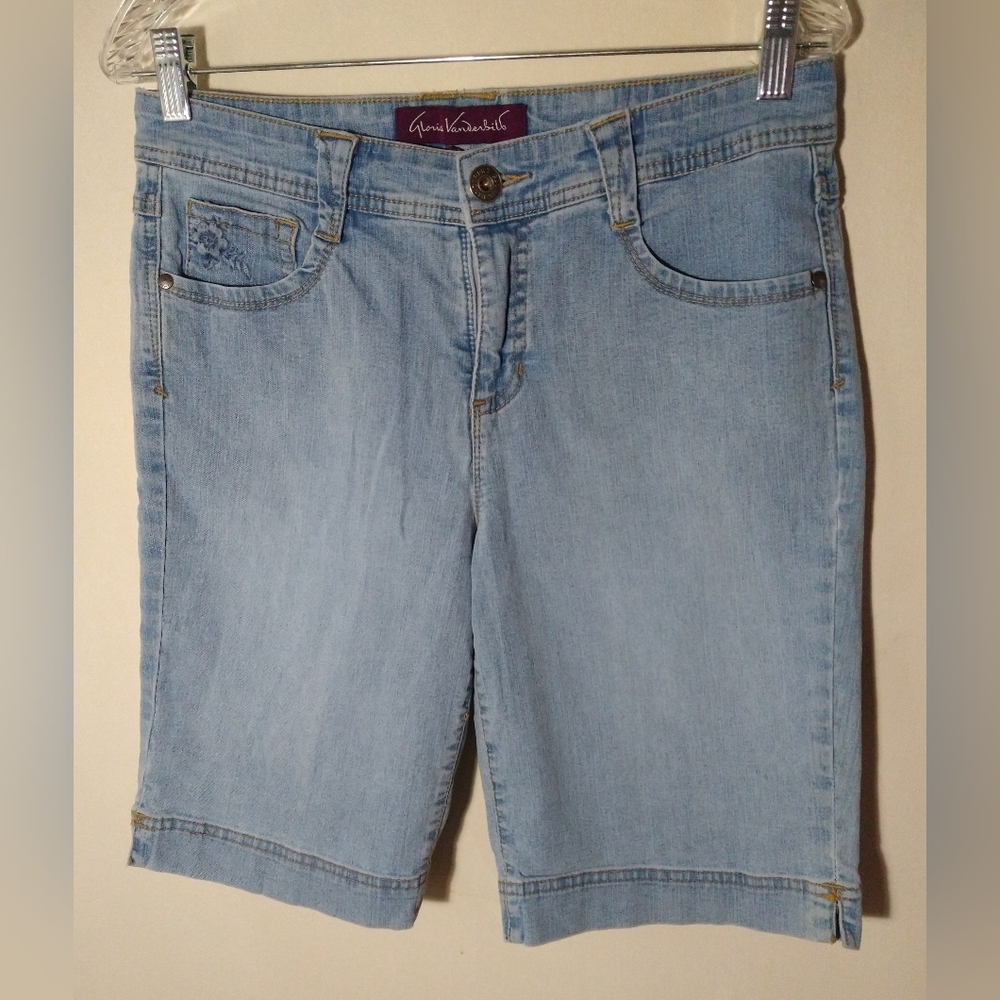 Gloria Vanderbilt Women's/Misses Size 8 Light Wash Blue Jeans Shorts Stretch